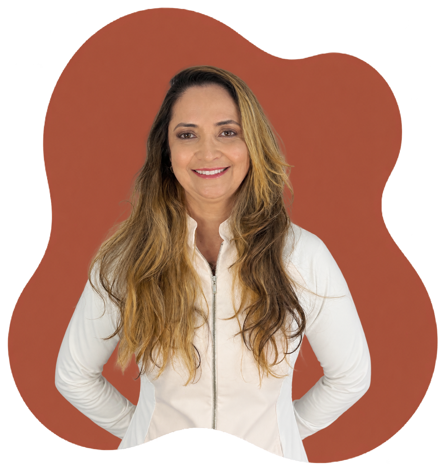 Dra. Sandra Lúcia Mariano Moura, dentista em Sorocaba, sorrindo em retrato profissional.